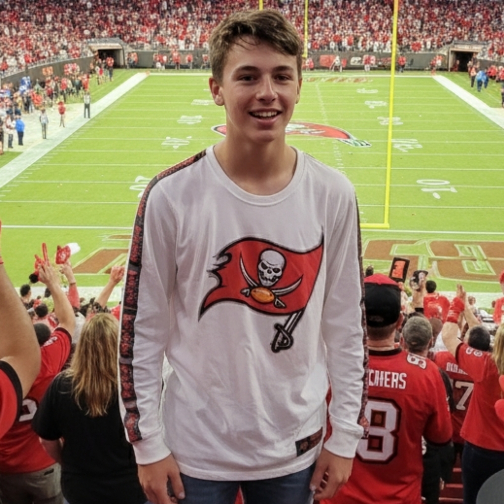 Tampa Bay Buccaneers Boys XL Long Sleeve Team Shirt